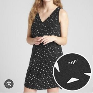 NWT Gap women's dress shift black vneck medium